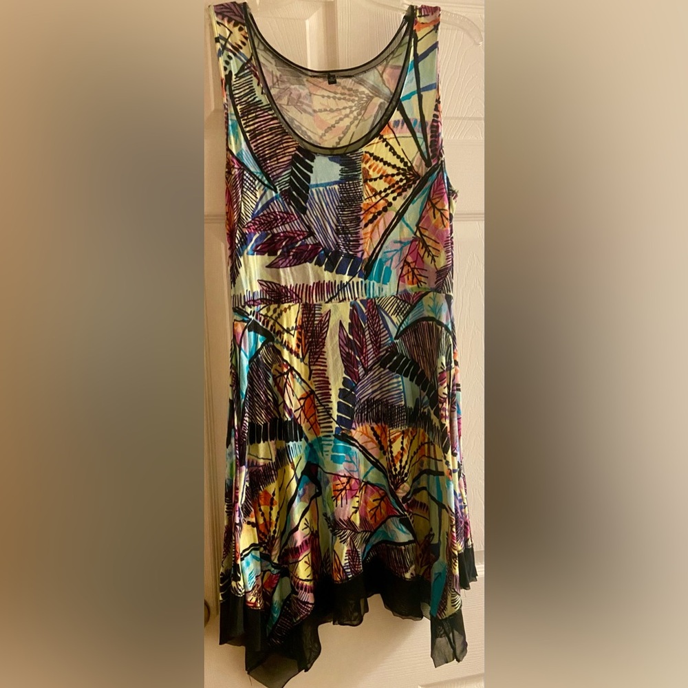CANLE AND GUAGE SIZE MEDIUM SLEEVELESS TUNIC IN FUN PRINT FLARE STYLING!!!
